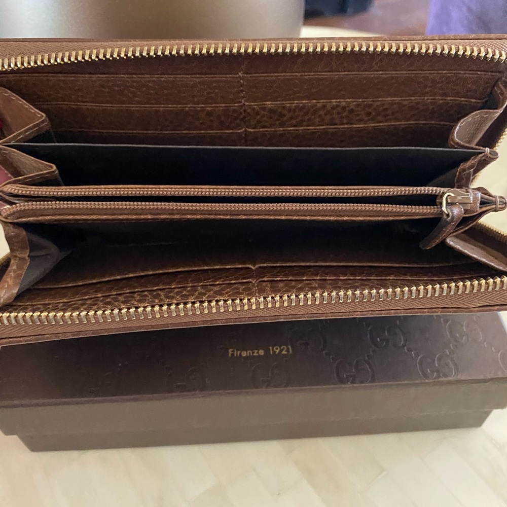 Authentic Gucci Wallet. Box, cards, tissue. Gorgeous! - Picture 7 of 7